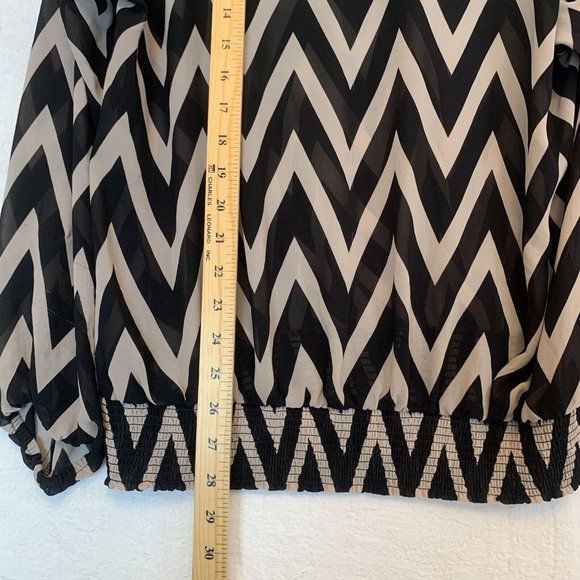 Torrid Women’s Blouse Plus Size 1 16/18 Black Zig Zag Semi Sheer Rouched Flown - Picture 5 of 8